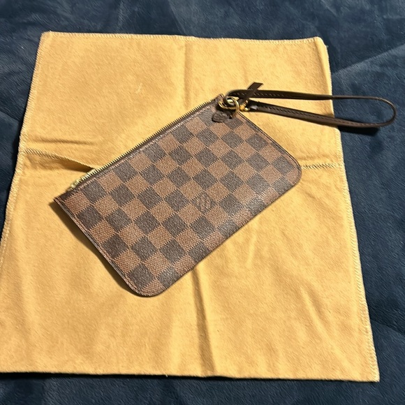 NWOT LOUIS VUITTON DAMIER WITH RED INSIDE POUCHETTE WRISLET CLUTCH W DUST BAG - Picture 10 of 14